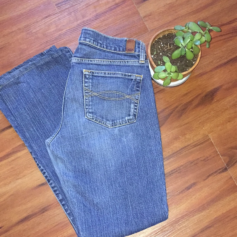 ABERCROMBIE & FITCH boot cut jeans ⭐️☮️🤩Size 4s